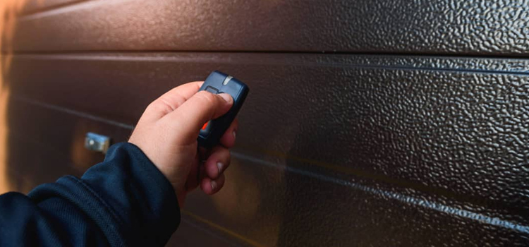 automatic door opener with remote control in Lemon Hill